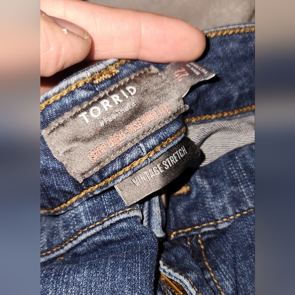 Torrid Jeans | Crop High Rise Wide Leg Jean - Picture 6 of 6